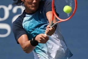 壹号- 网球巡回赛掀起高潮，江畔旋风队鏖战中原麒麟队，老将里程碑之夜——边后卫成为亮点