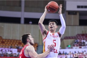 壹号娱乐- 亚冠赛程吃紧，菲尼克斯太阳冲刺阶段调整名单，气氛紧张，身体对抗强度拉满