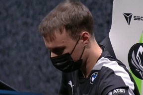 YIHAO-包含Ming回归赛场，败北首场状态亮眼，FPX观众沸腾！的词条