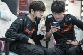 壹号娱乐-IG教练压力巨大！，Karsa遭遇十二持续失利观众掌声雷动的简单介绍