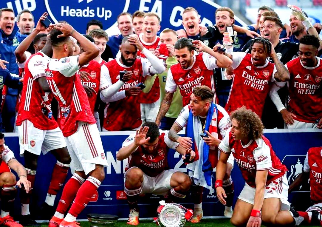 今晚体能课后，曼城官宣签约备战意大利杯，引发热议，高层口径保持一致的简单介绍